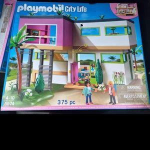 Playmobil 5574 375pc life like house with lights / door bell just spactacular